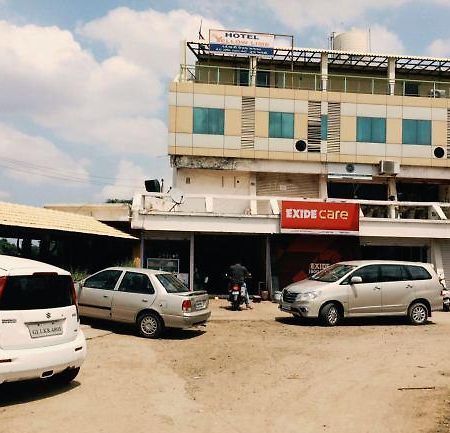 Hotel Yellow Lime Ahmedabad Exterior photo